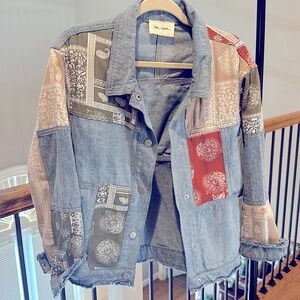 The Cove denim jacket size small 100% cotton EUC